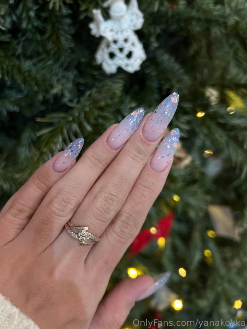 My new manicure for winter holidays actually do u like when girls have part 1 