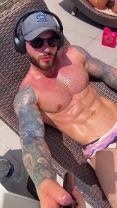 Come here help me