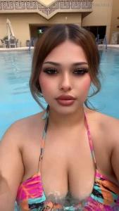 I want to go to a pool party