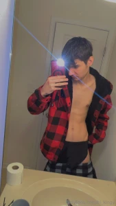 Hello anyone out there wanna chat talk i am bored anyone wanna tip