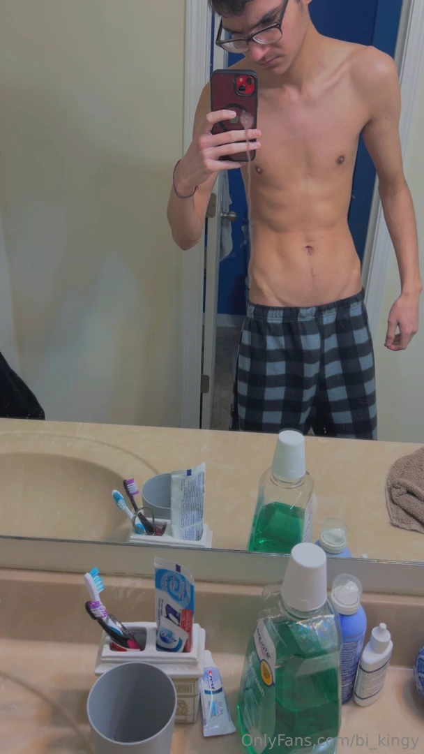 Hey you like my abs 