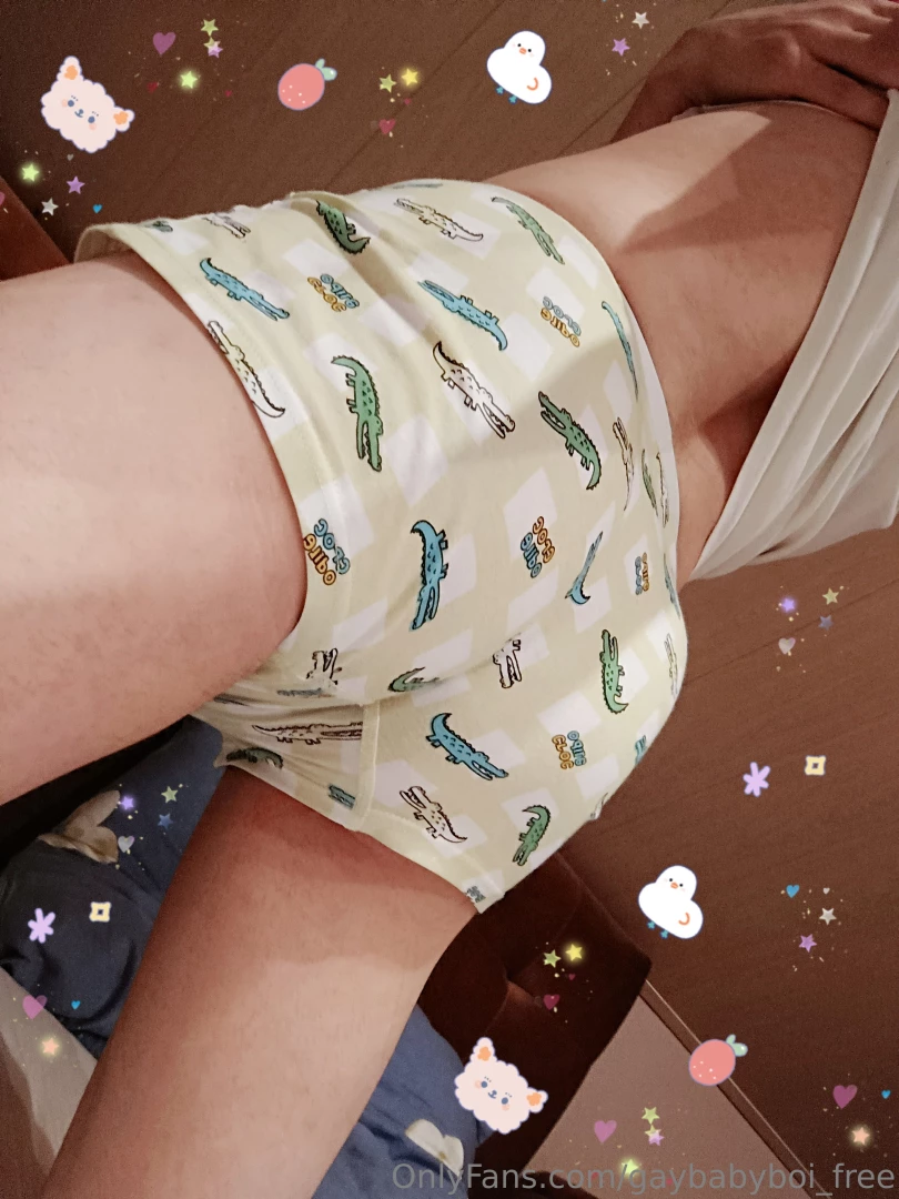 Rawr come and kiss all of my crocodiles or maybe you wanna lick them 