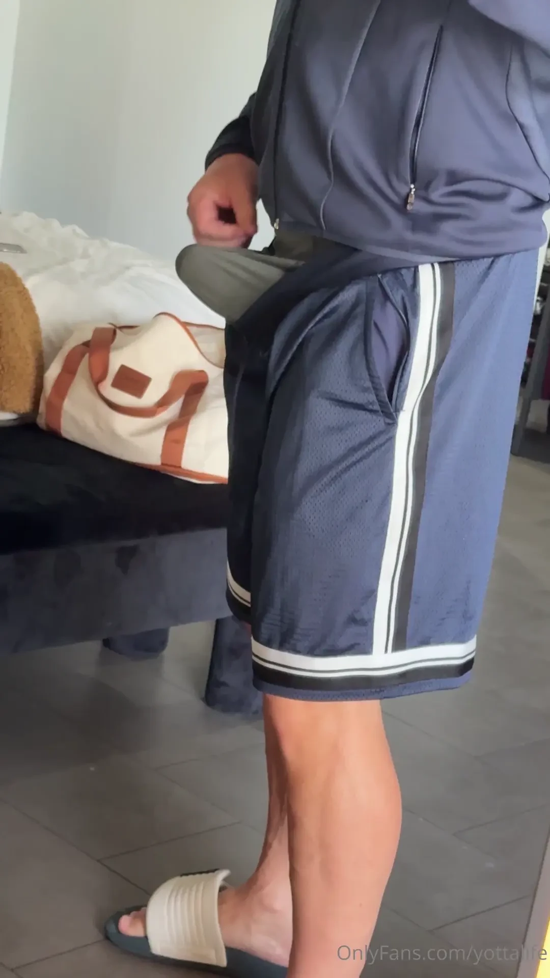 Back in miami i haven t fucked in 3 h and i am overly horny ich glaub 