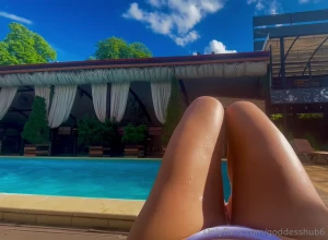 Pretty hot weather feet legs femdom