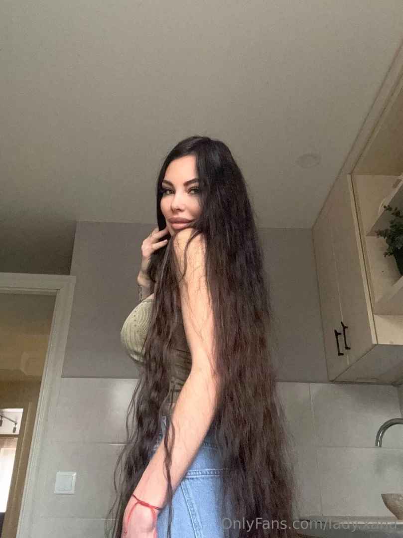 Sometimes i forget how long my hair actually is i just turned around 