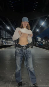 Darf man oberk rper frei am bahnhof stehen ich fand es ein bisschen