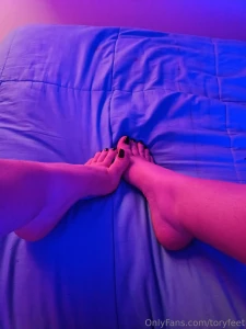 Kiss my feet nd legs part 1