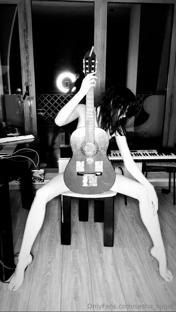 Tell me truth r u jealous of my guitar i won t blame u 