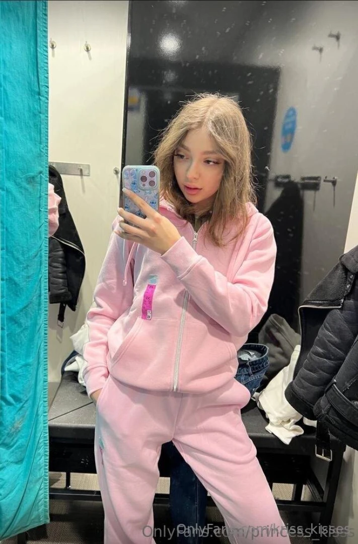 Sexy babe princess_kisss is innocent she hasn t tried a real cock yet part 2 