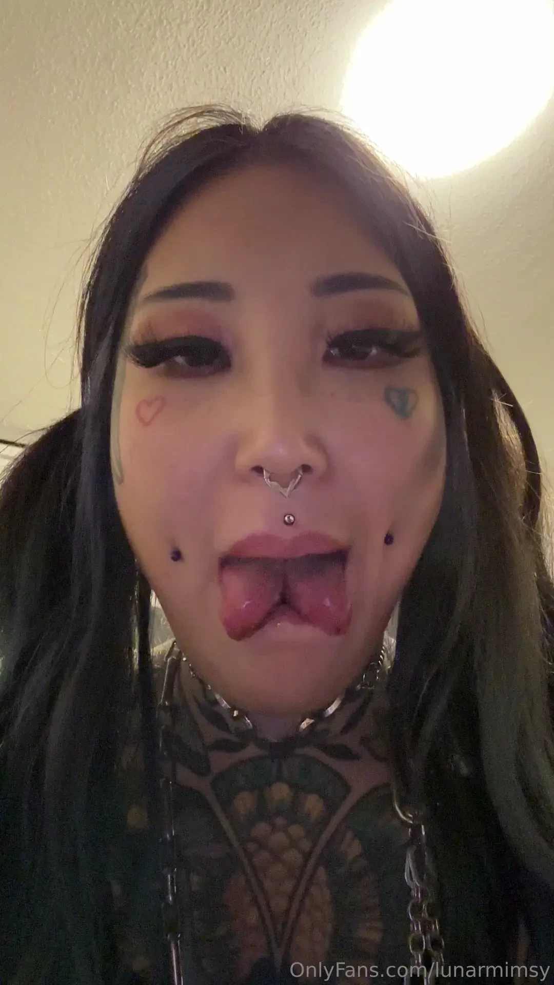 4 days after tongue split swelling is waaaay better 