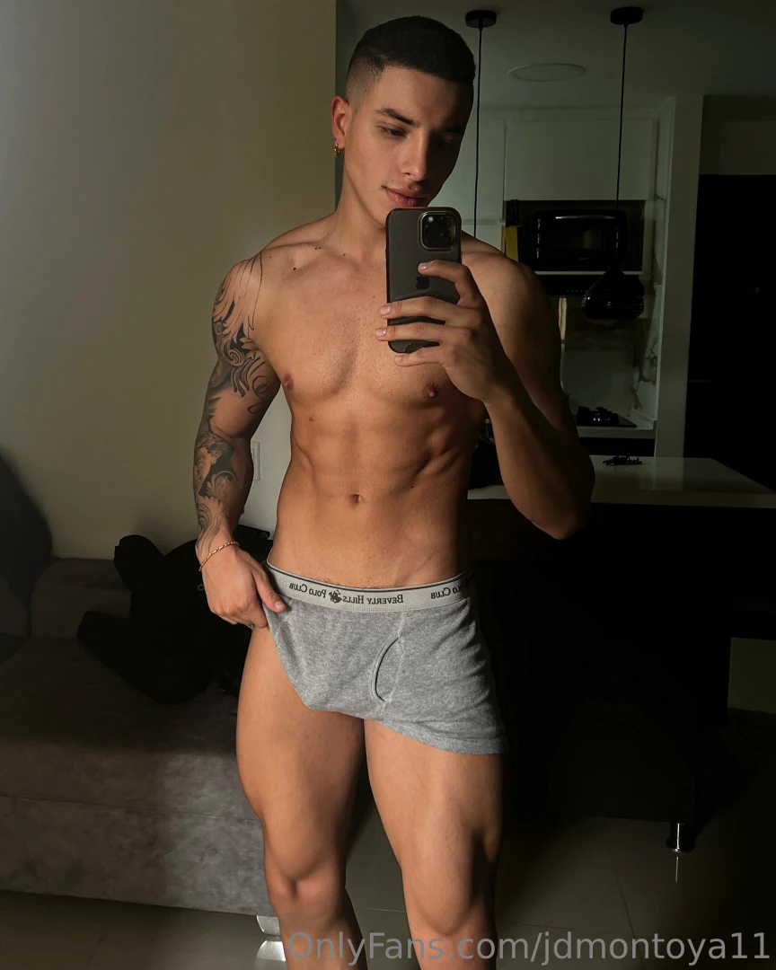 jdmontoya11 - Can you make my bulge go hard kneel and let s play waiting for you in 