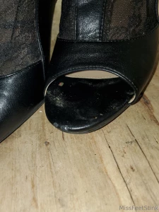 Get you a face full of these filthy soles then stick your nose down in part 1