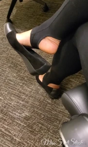 For some reason you all enjoy seeing me in my stirrup leggings maybe part 3