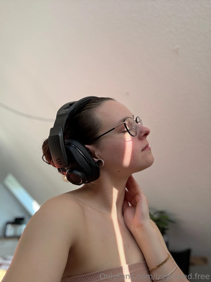 Izzy-inked-free part 1 