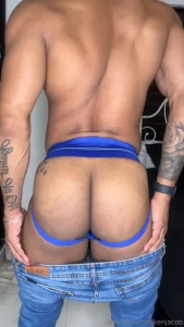 Llegando de la calle me ayudas