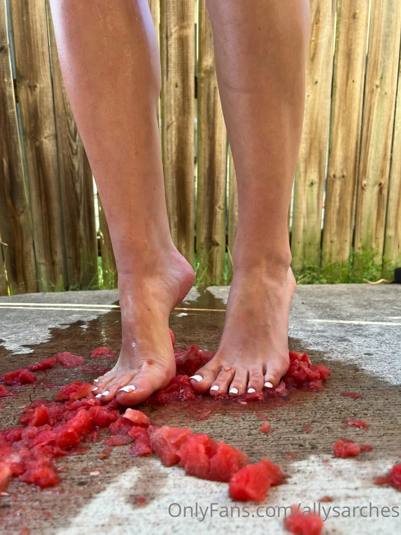 Lick the juice off i taste like summer 