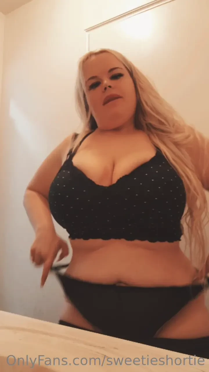 Hey good morning strip tease who has morning wood i want to go live 