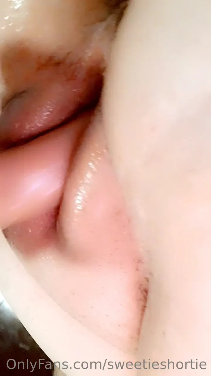 Watch me fuck myself making my pussy soaking wet with my new fucktoy i 