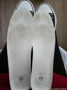 Stinky sweaty feet i havent even had these for a month and the insoles