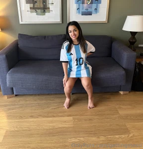 Absolutely glazed 4ft 2 latina messi fan s face video out soon