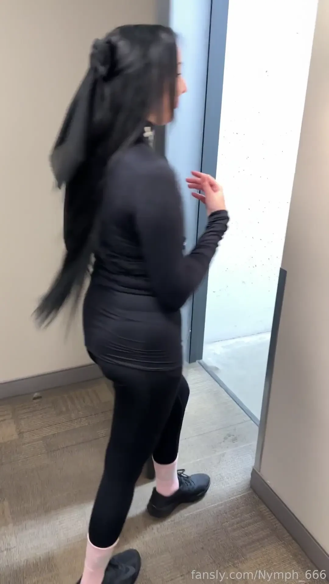 Follow me daddy egirl goth alt princess legs dirtysocks smellyshoes 