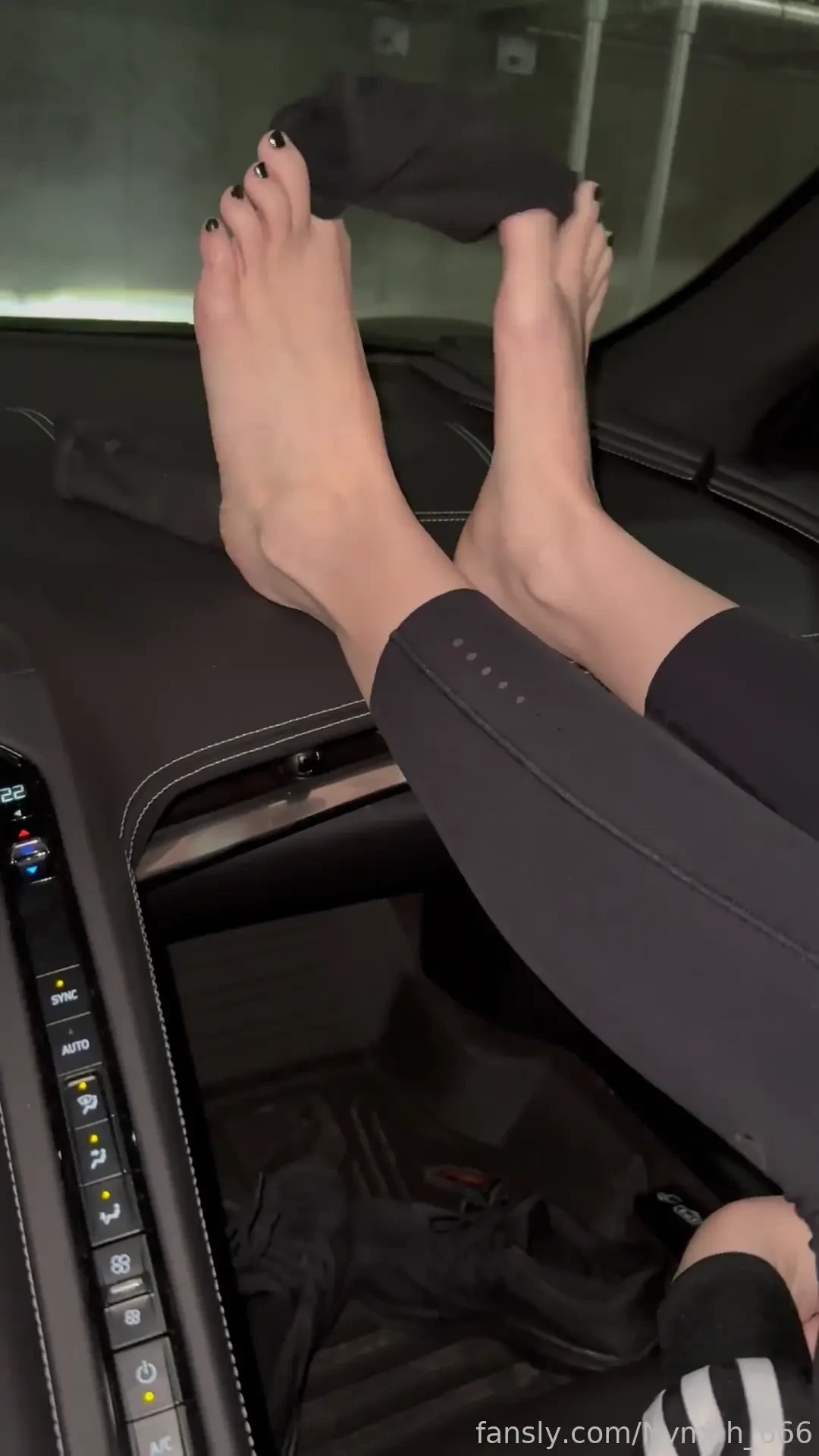 Sweaty alt girl grippers are made to tease dick feet bigfeet 