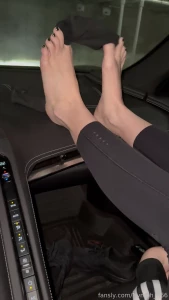 Sweaty alt girl grippers are made to tease dick feet bigfeet