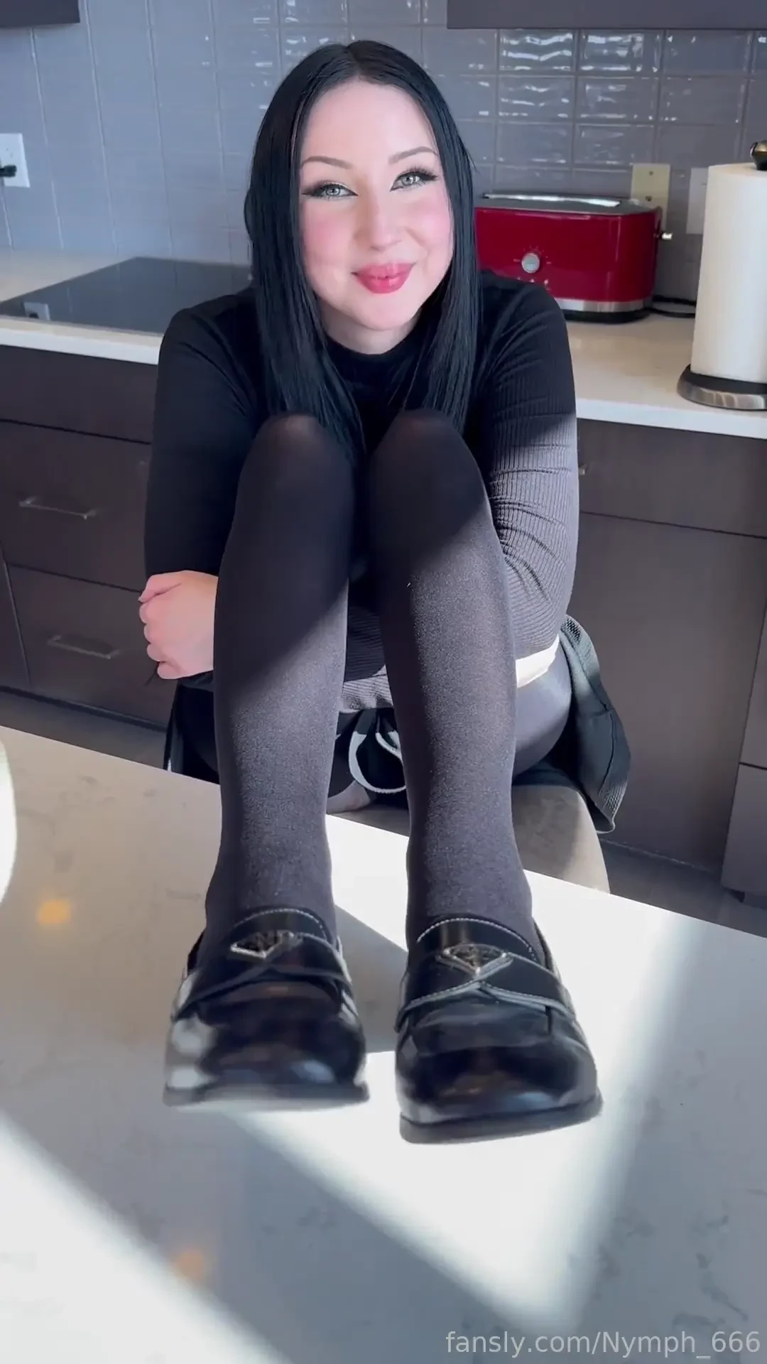 Flaunting my pretty loafers until you cum on them feet bigfeet 