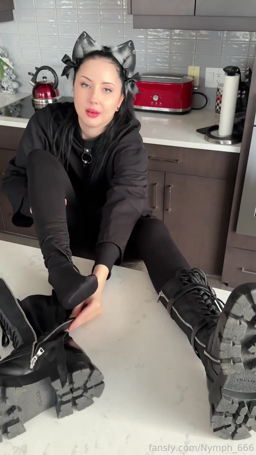 Combat boots off whatever daddy says feet bigfeet footfetish soles 