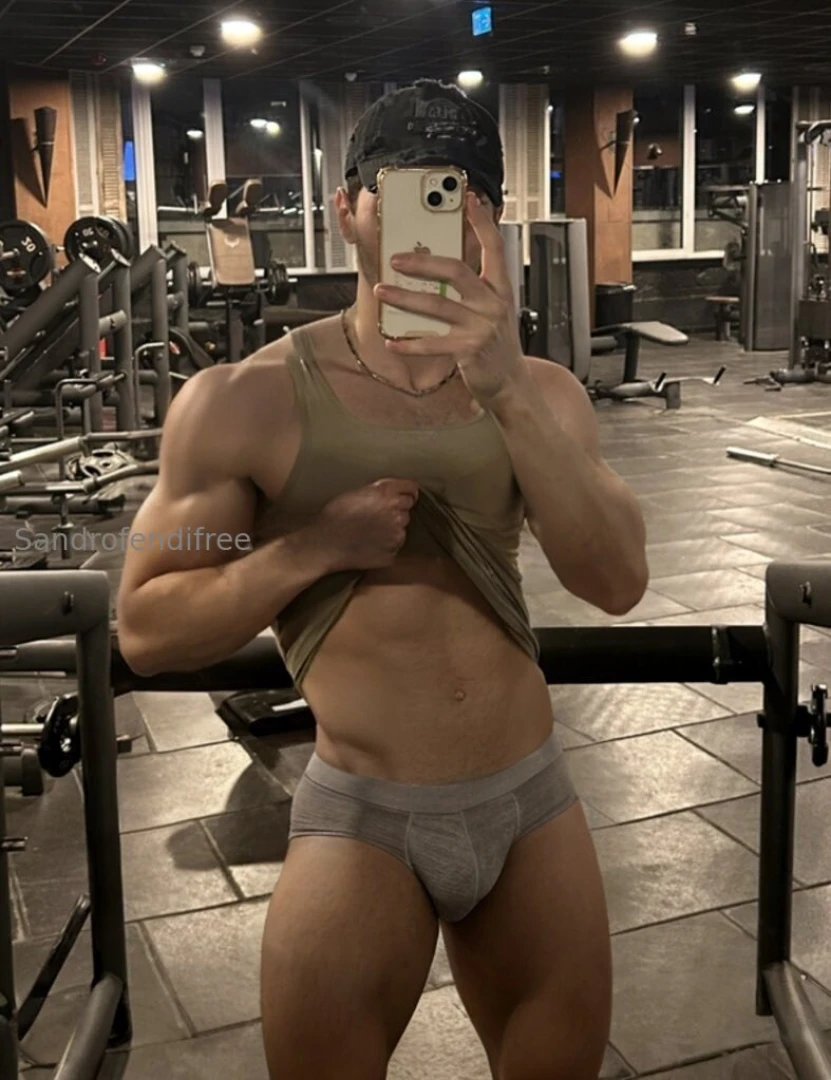 Wanna see me naked at the gym go to sandrofendi 