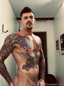 Behind the scenes from a shoot yesterday pics coming soon