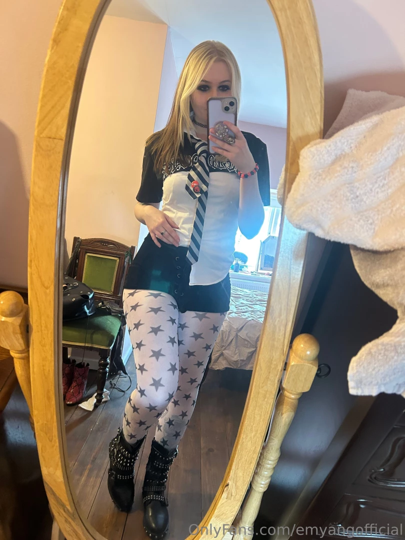 Couple of outfits from this weeks shoot for st mackenzies head over 