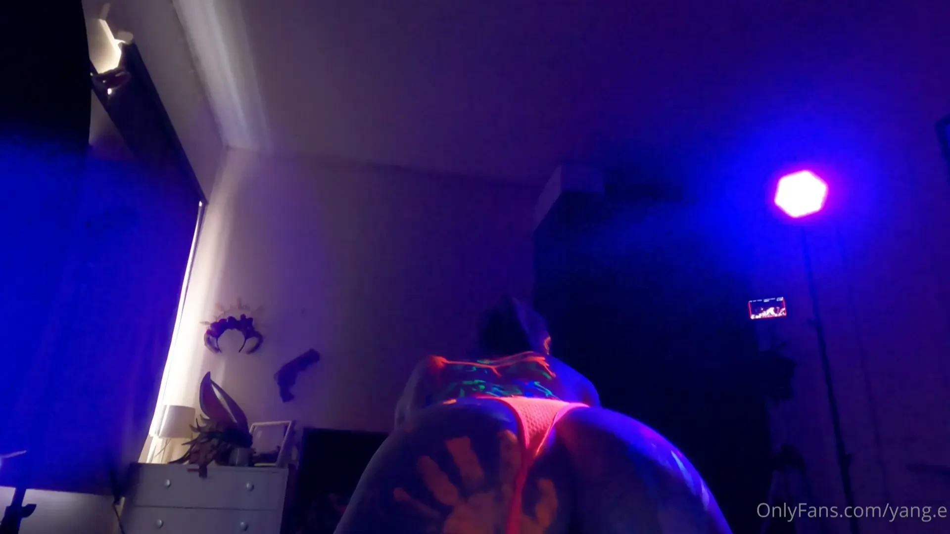 Who s ready to watch me get fucked in bodypaint the silver body-paint 