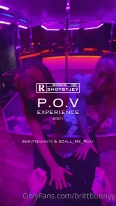 Moi et mon amie call_me_roxy on fait une danse erotique notre client