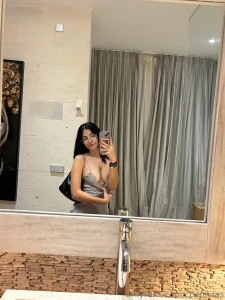 Se me ve el pezoncito