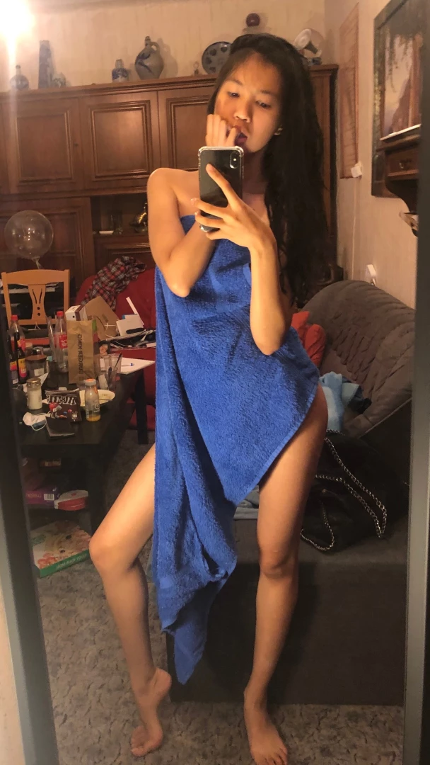 Bin noch klatschnass das handtuch klebt an meiner haut rutscht bei part 4 