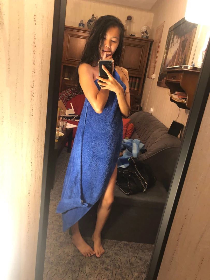 Bin noch klatschnass das handtuch klebt an meiner haut rutscht bei part 3 