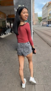 Ich wei du hast s l ngst gesehen wie sich meine titten unter dem engen part 7