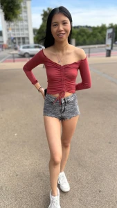 Ich wei du hast s l ngst gesehen wie sich meine titten unter dem engen part 2