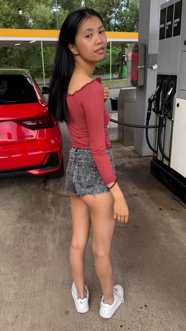 Ich wei du hast s l ngst gesehen wie sich meine titten unter dem engen part 5 