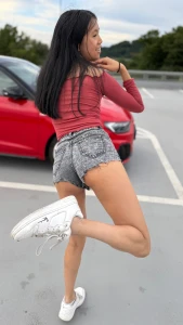 Ich wei du hast s l ngst gesehen wie sich meine titten unter dem engen part 6