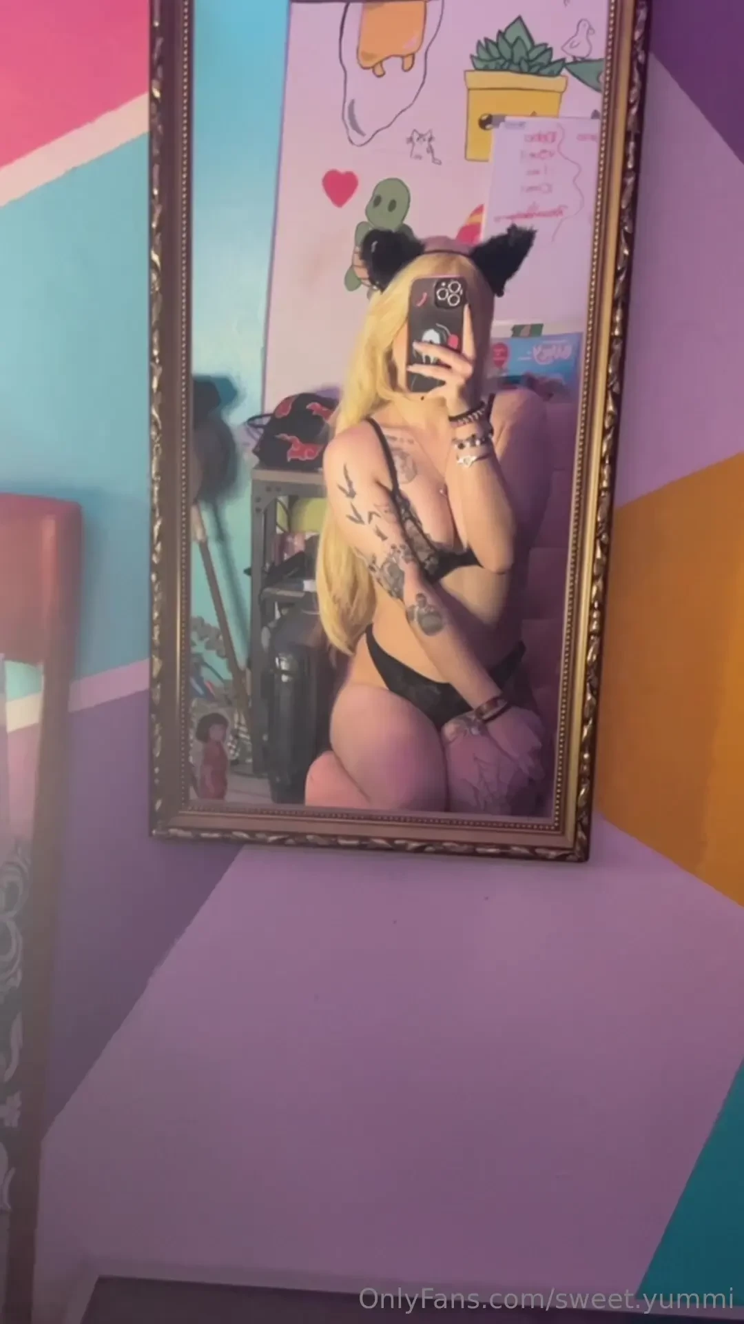 A very curious kitty do you want to see what happened next 