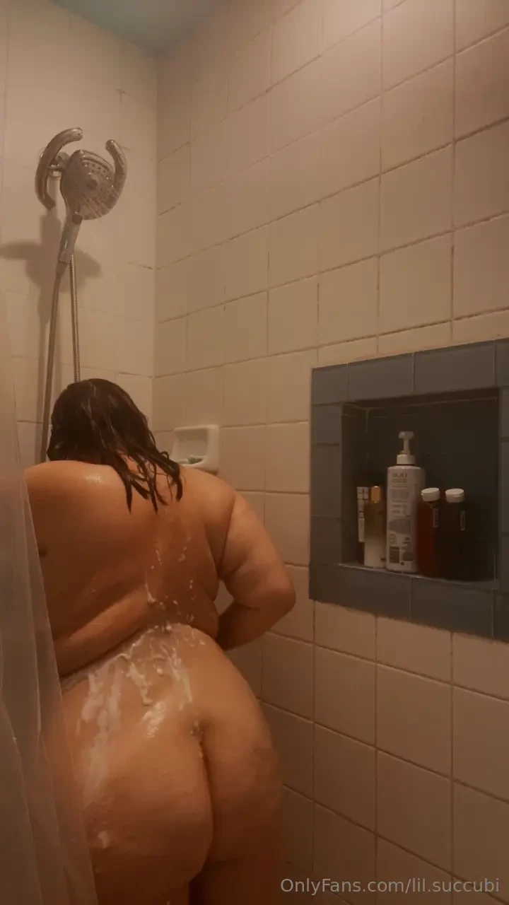 I m a lil insecure about this one but i hope y all like my jiggles 