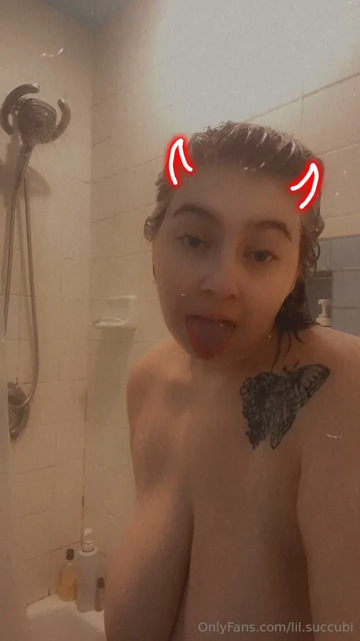 Idk if y all are sick of shower vids yet i have a lot of things in the 