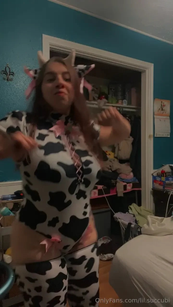 Costume shopping is everything to me i felt like a fucking insta model part 2 