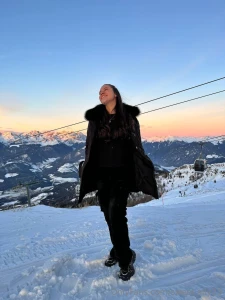 Do i sparkle more than the snow