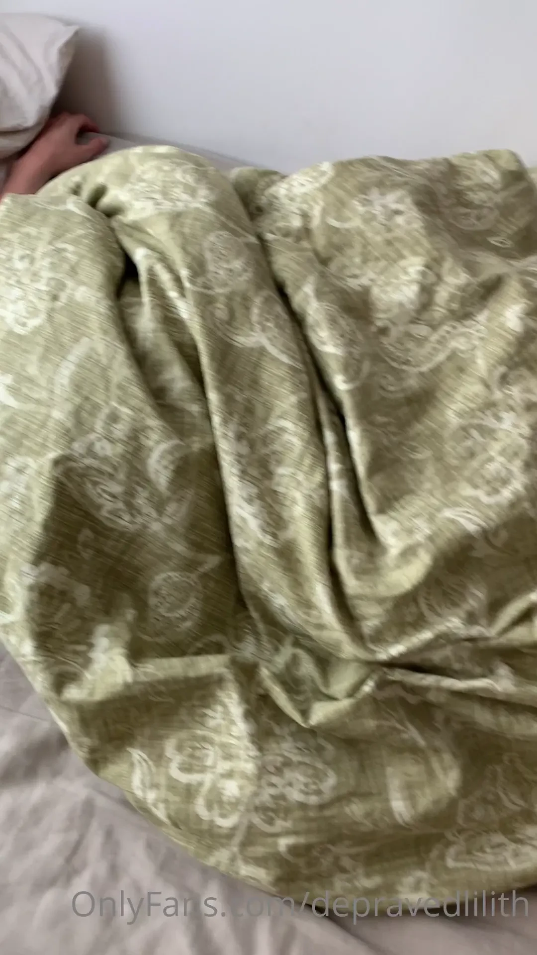 Would you also take a peek if you woke up before i did 
