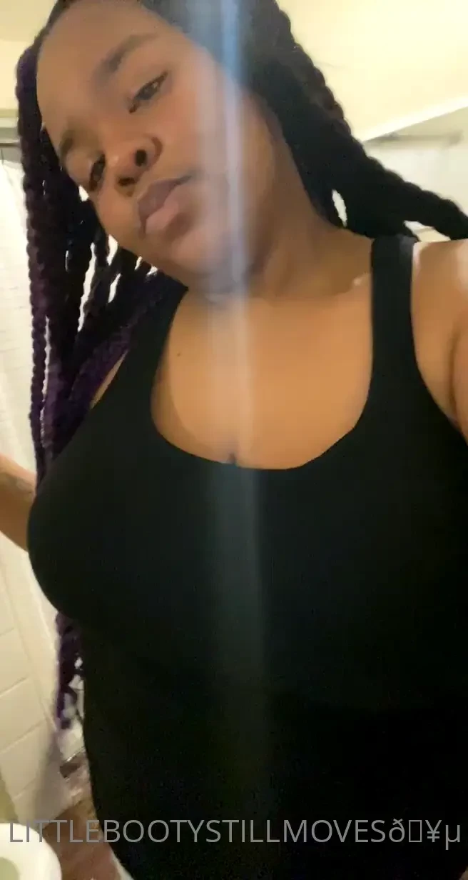 My coworkers luv my titties i wonder the dirty thoughts they have 