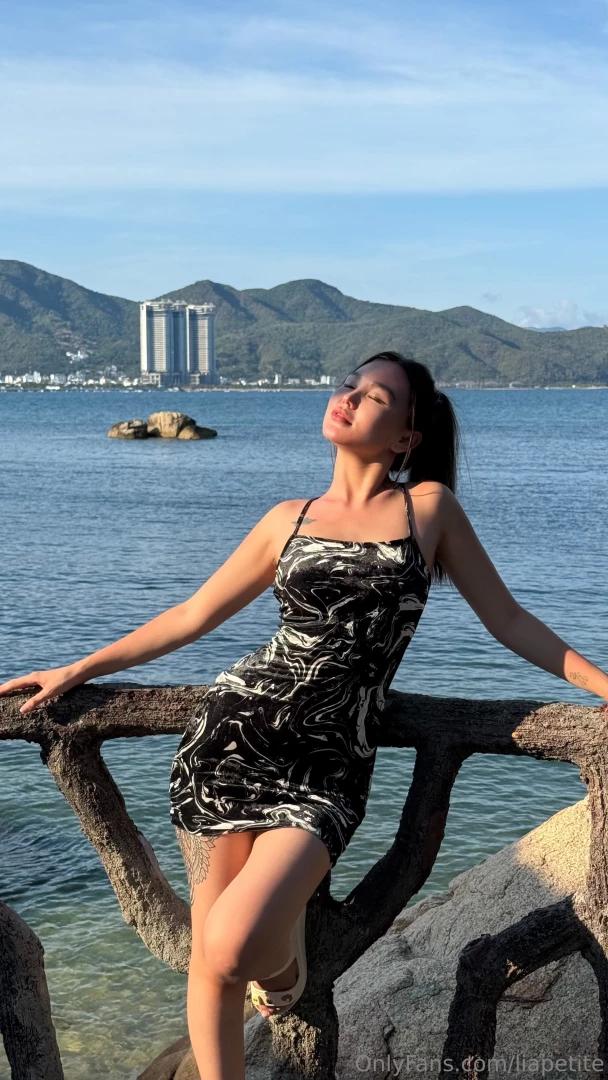 Would you focus on the ocean or me choose wisely 