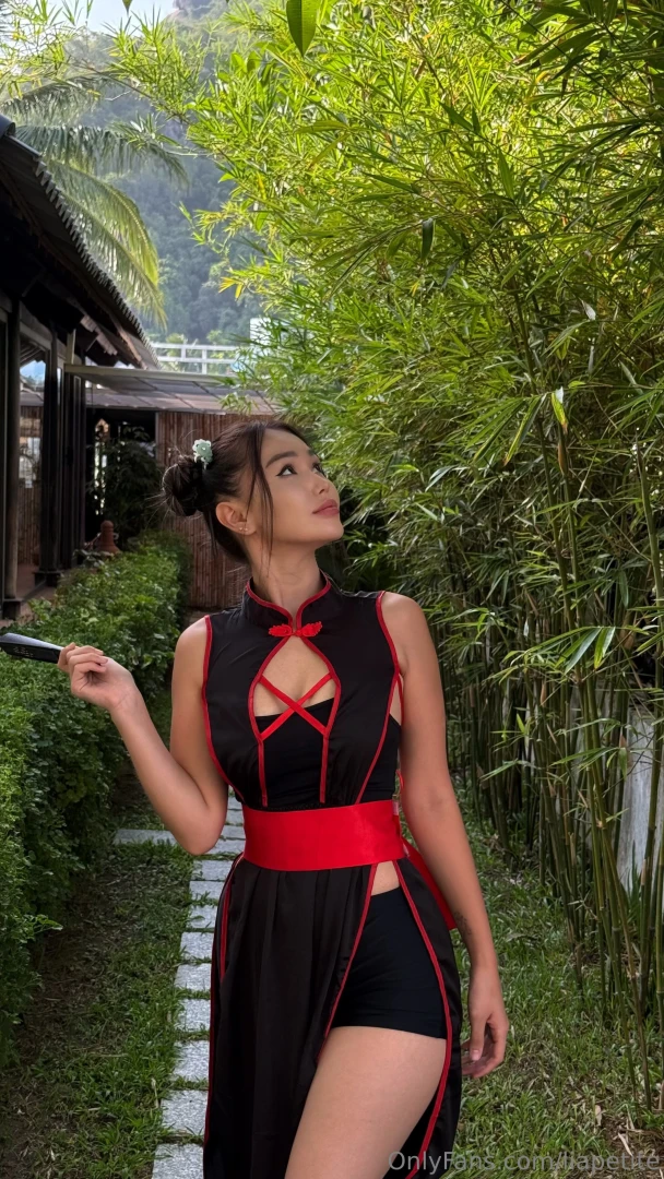 My skirt s short but the fun could be longer 